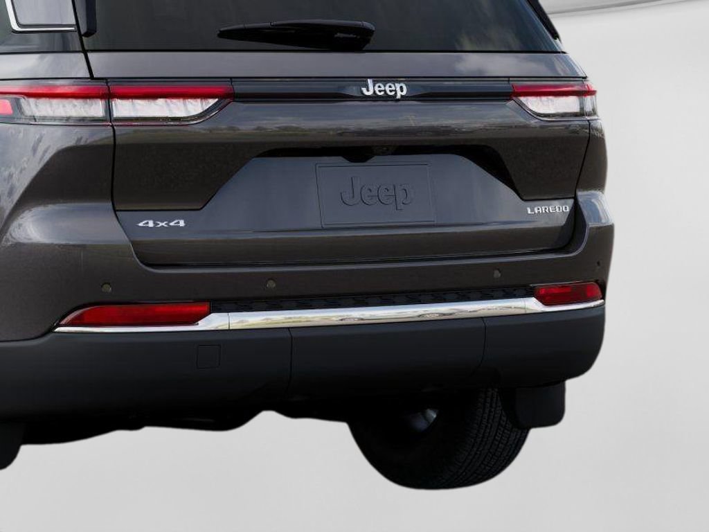 New 2025 Jeep Grand Cherokee Laredo X w/ Luxury Tech Group I AWD/4WD image 13
