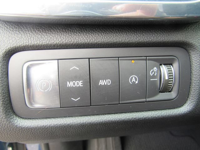Certified 2025 GMC Acadia Denali w/ LPO, All-Weather Package AWD/4WD image 16