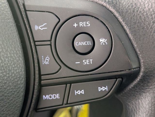 Used 2022 Toyota RAV4 LE image 15