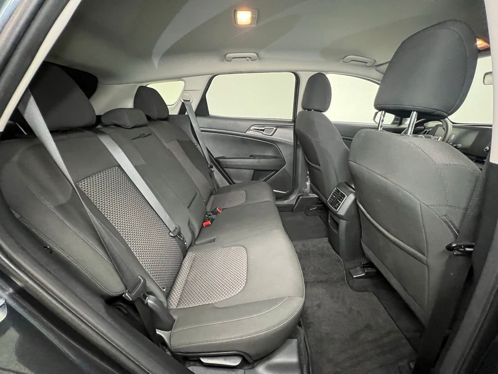 Used 2024 Kia Sportage LX image 8