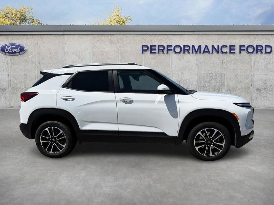 Used 2025 Chevrolet TrailBlazer LT AWD/4WD image 6