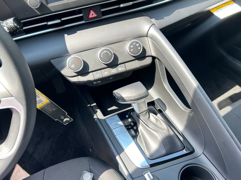 New 2025 Hyundai Elantra SE image 19