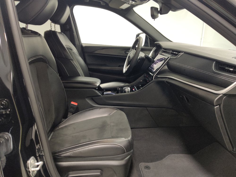 Used 2023 Jeep Grand Cherokee L Laredo AWD/4WD image 21