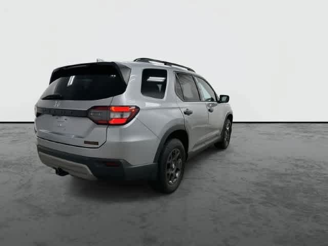 Certified 2025 Honda Pilot TrailSport image 3