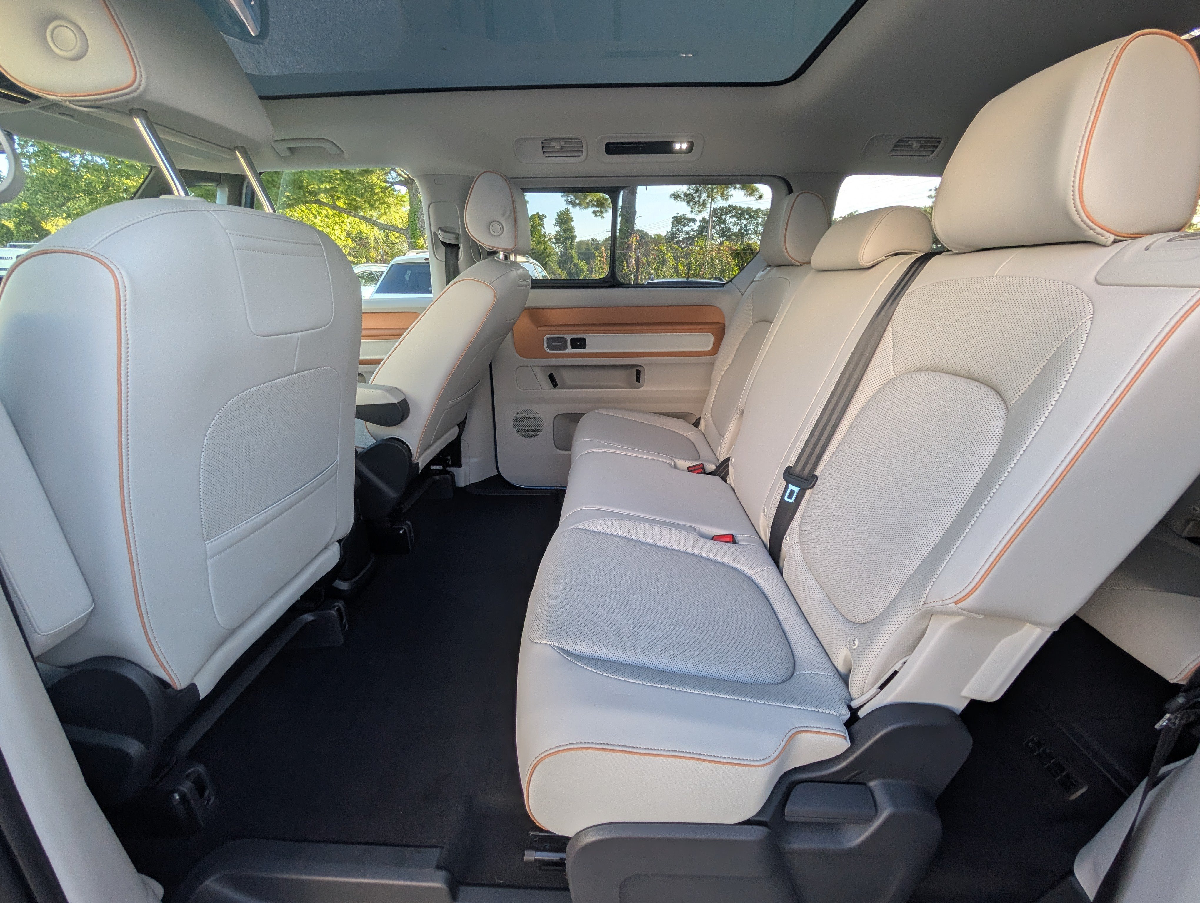 Used 2025 Volkswagen ID. Buzz 1st Edition RWD image 16