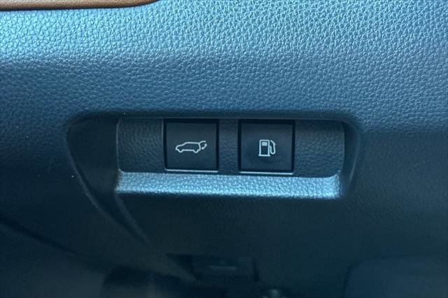 Certified 2025 Toyota Crown Signia image 30