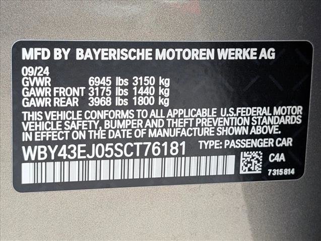 Used 2025 BMW i7 eDrive50 w/ Premium Package RWD image 27
