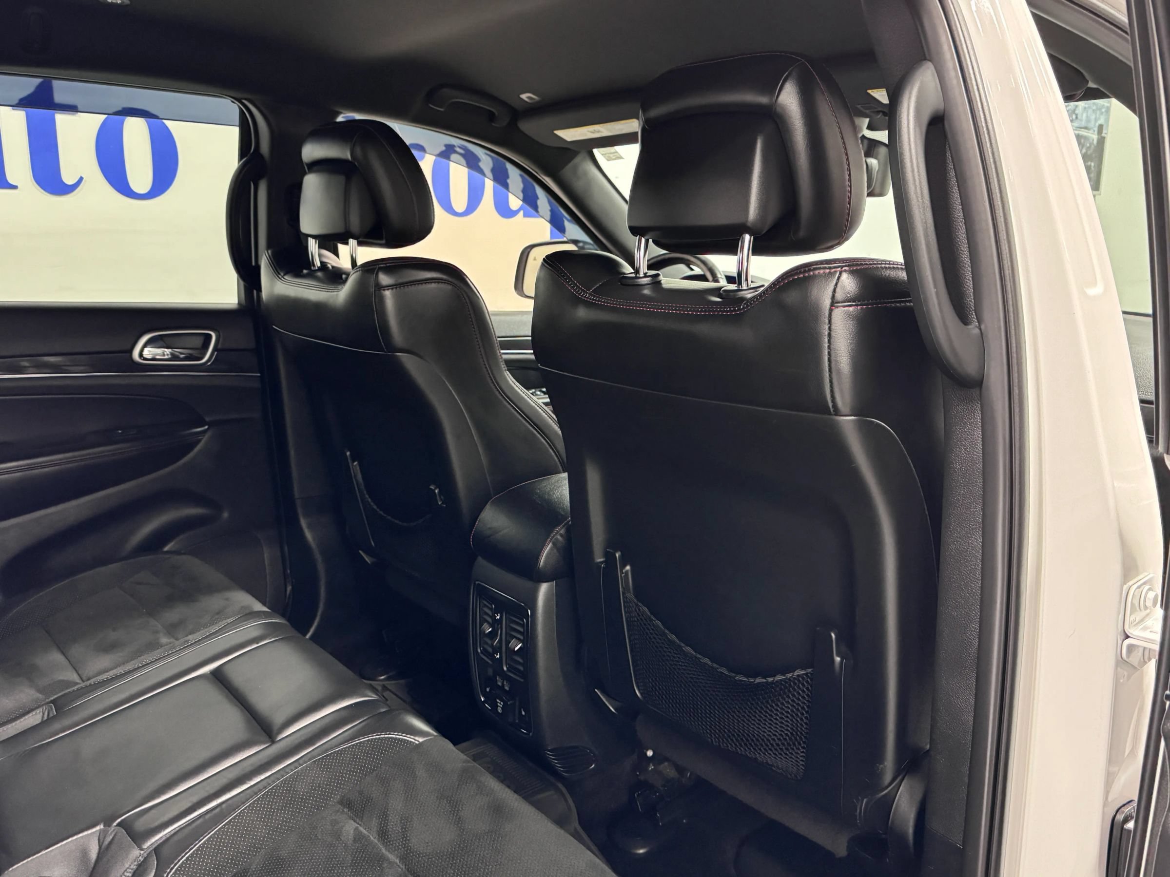 Used 2017 Jeep Grand Cherokee Trailhawk AWD/4WD image 17