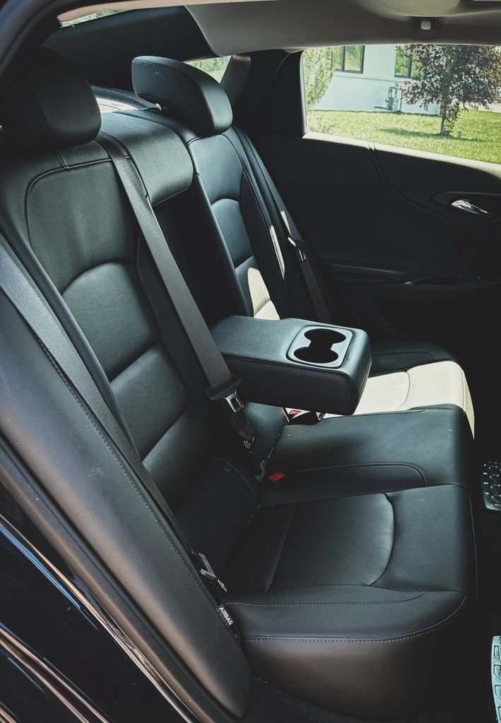 Used 2019 Chevrolet Malibu Hybrid w/ Leather Package FWD image 26