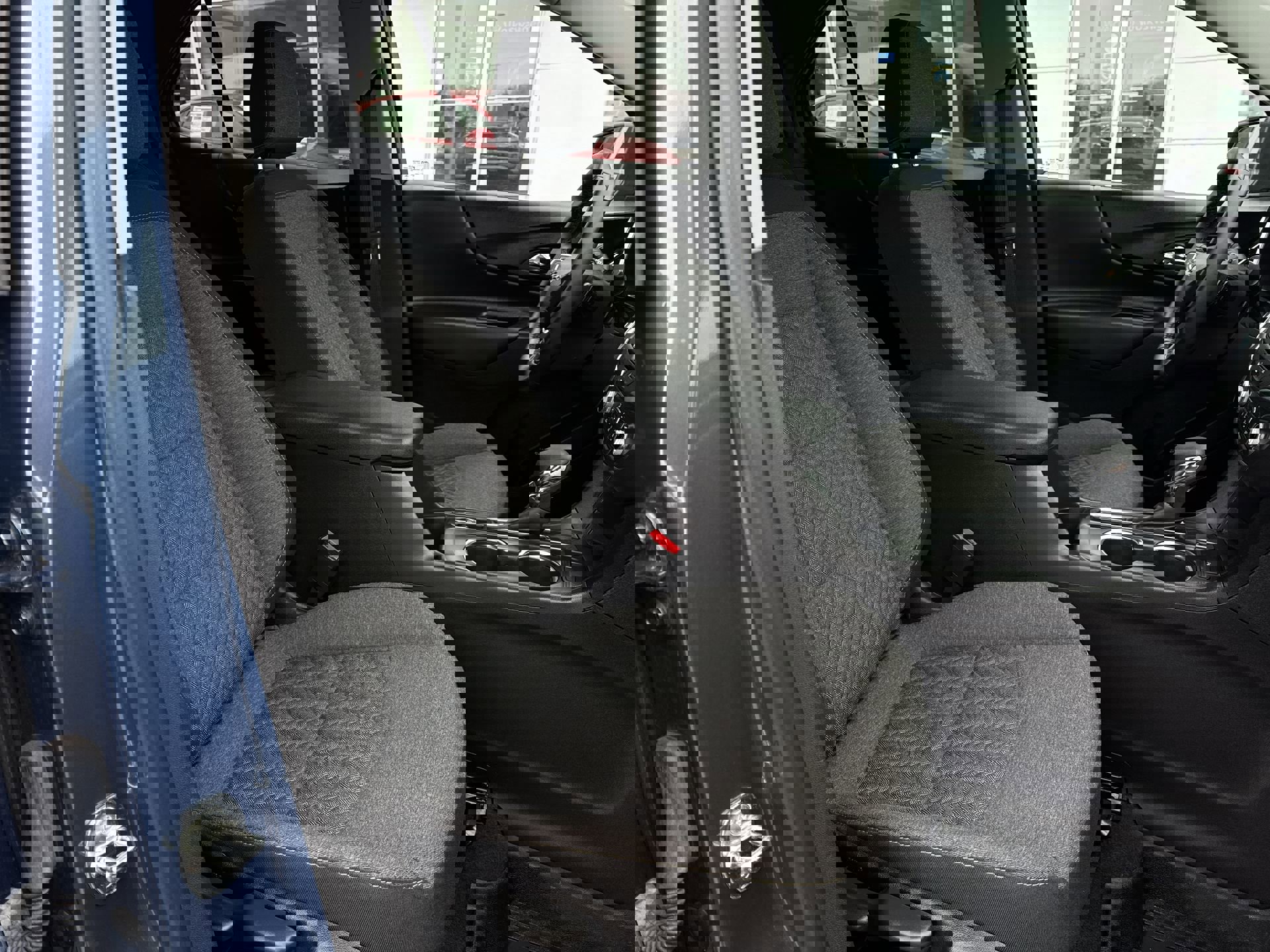 Certified 2024 Chevrolet Equinox LT w/ LPO, Floor Liner Package image 28