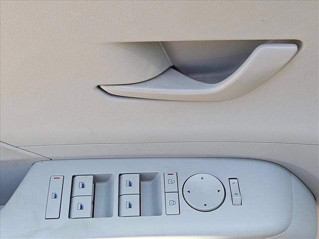 Used 2025 Hyundai Kona SEL FWD image 13