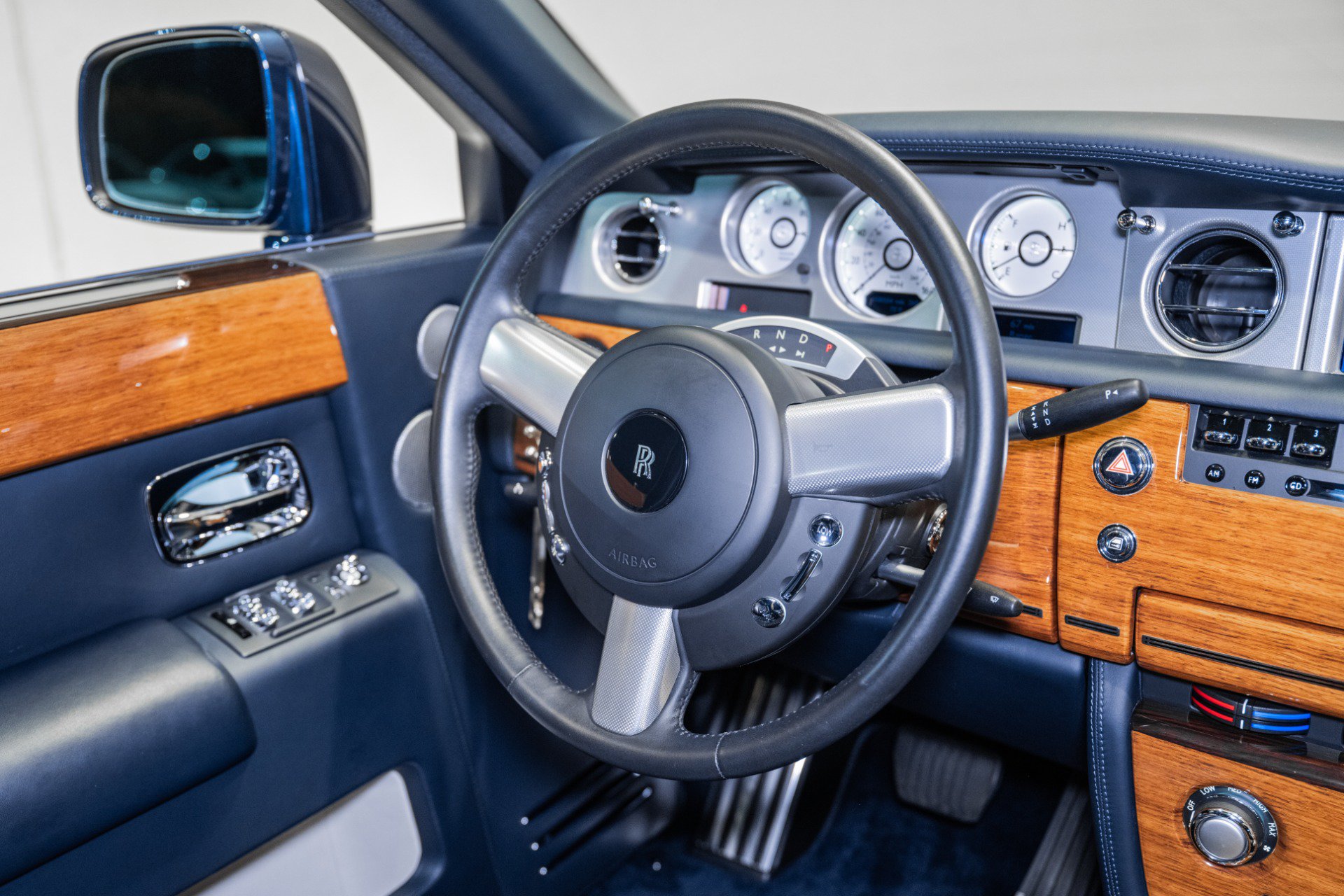 Used 2011 Rolls-Royce Phantom Sedan RWD image 54