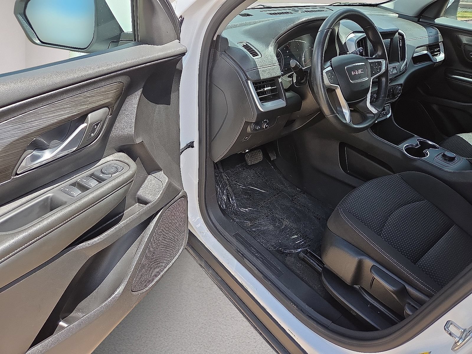 Used 2024 GMC Terrain SLE FWD image 21