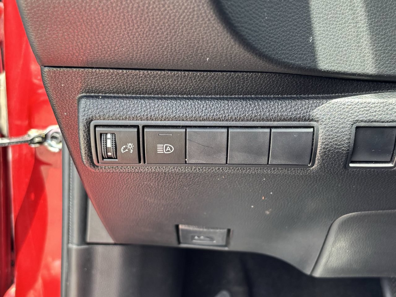 Used 2020 Toyota Corolla XLE w/ Carpet Mat Package (TMS) FWD image 31