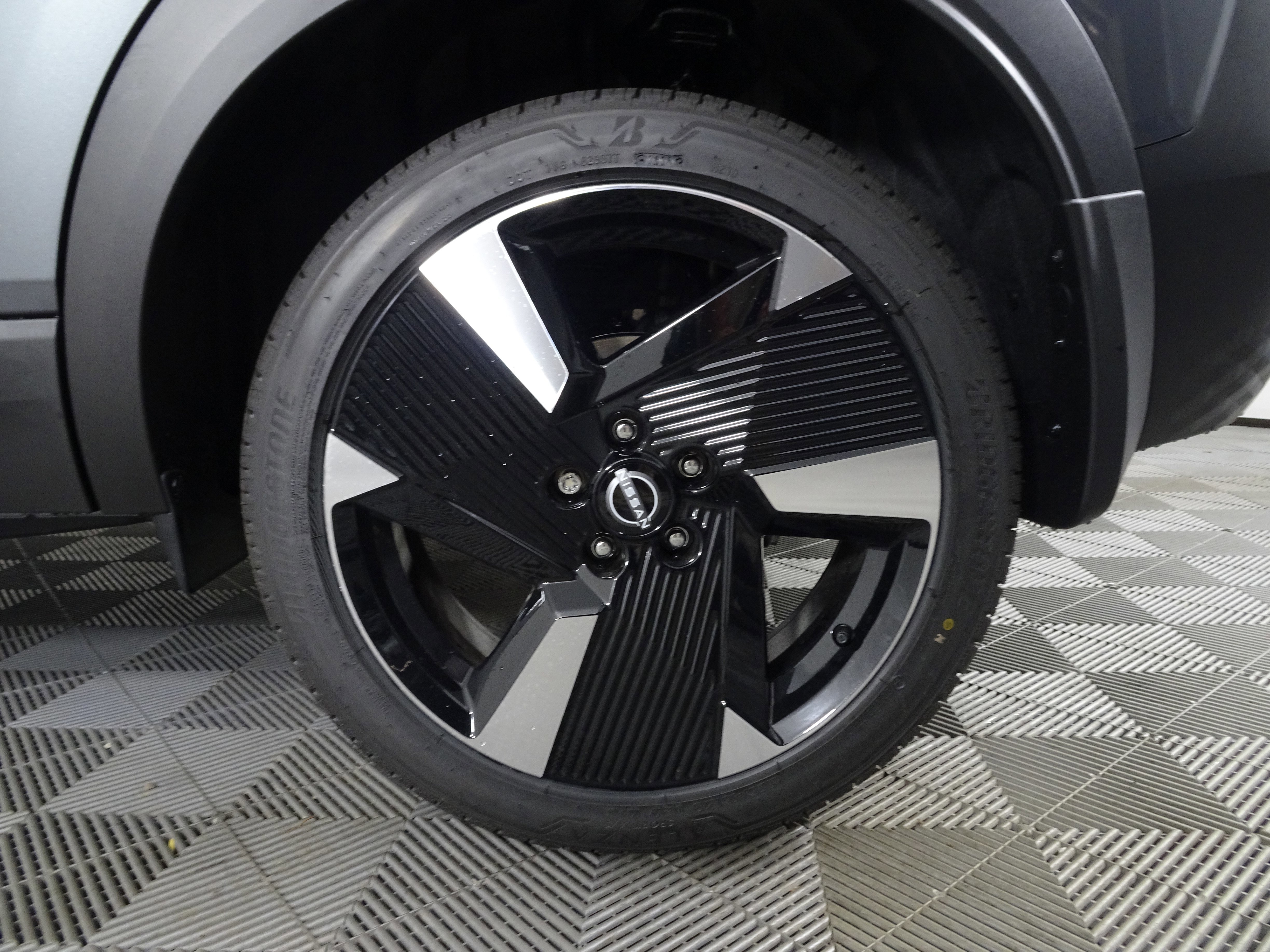 New 2025 Nissan Kicks SR w/ SR Premium Package image 13