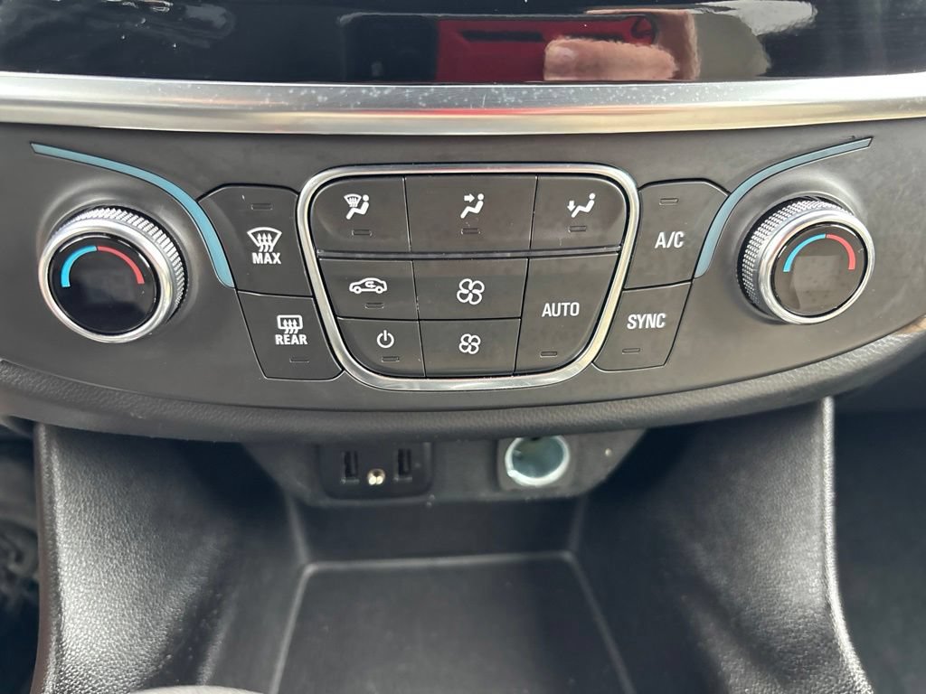 Used 2023 Chevrolet Traverse LS w/ Midnight/Sport Edition AWD/4WD image 25