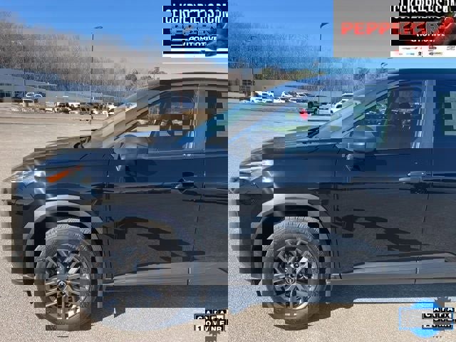 Used 2023 Nissan Rogue S image 2