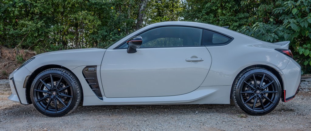 Used 2024 Toyota GR86 Premium RWD image 2