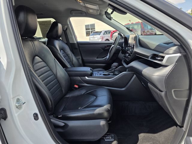 Used 2022 Toyota Highlander L FWD image 29