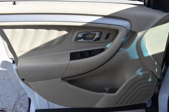 Used 2016 Ford Taurus SE FWD image 11