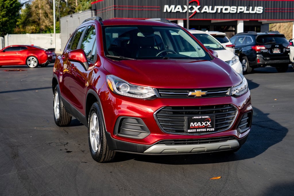 Used 2022 Chevrolet Trax LT w/ LT Convenience Package image 2