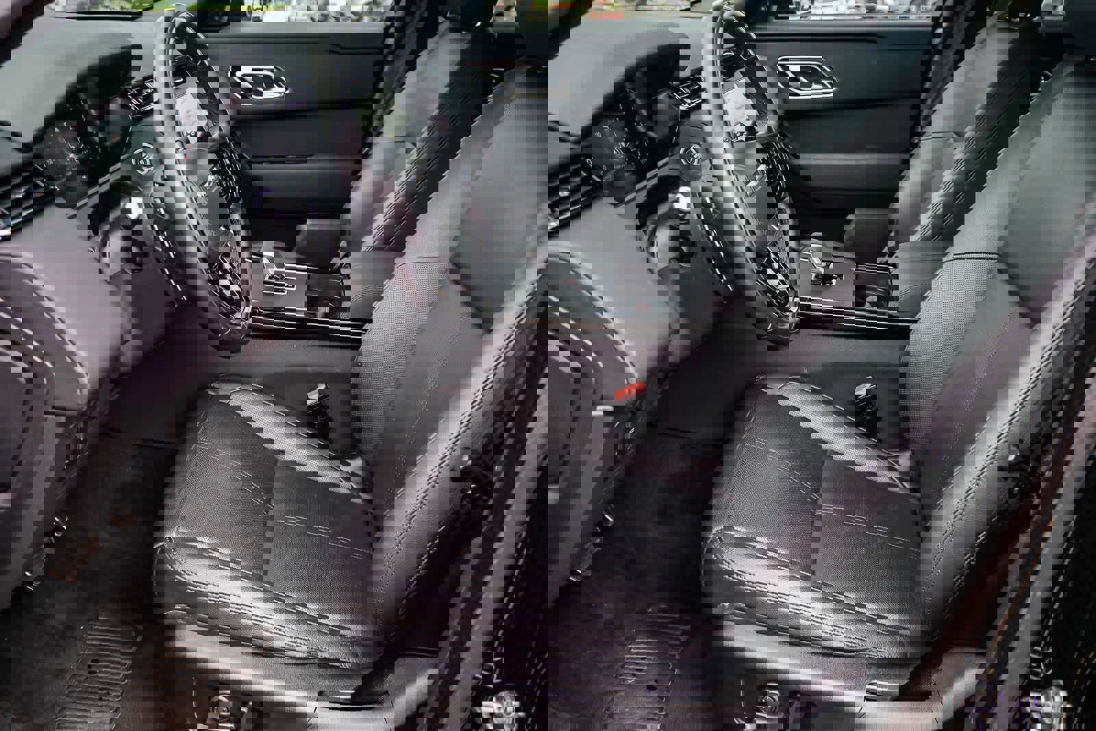 Used 2025 Land Rover Range Rover Velar Dynamic SE image 19