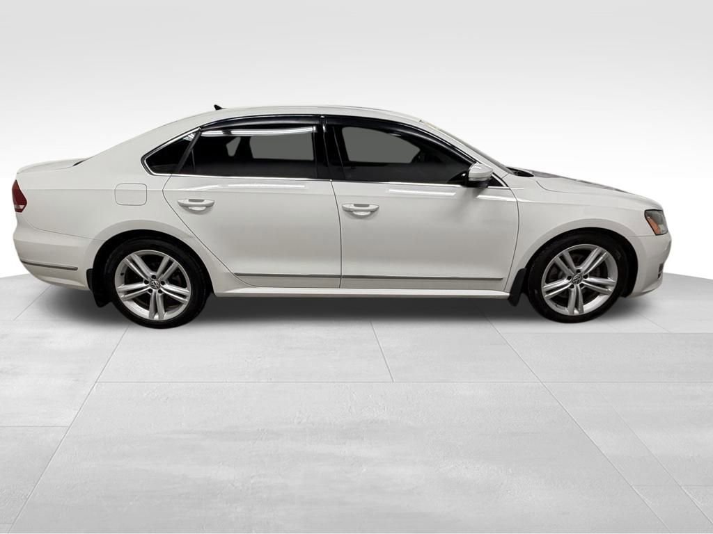 Used 2015 Volkswagen Passat TDI SEL Premium image 21