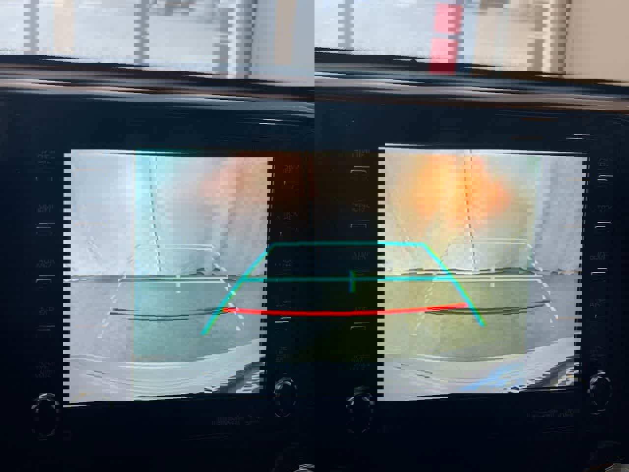 Used 2020 Toyota Highlander XLE image 17