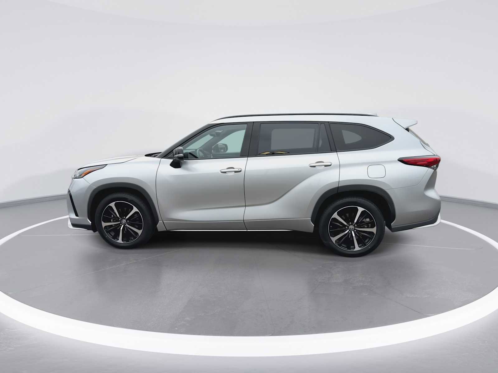 Used 2022 Toyota Highlander XSE image 5