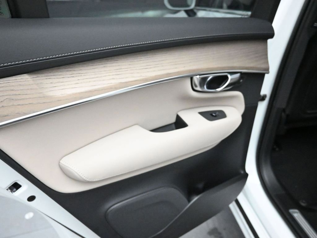 New 2026 Volvo XC90 B5 Plus w/ Protection Package image 27