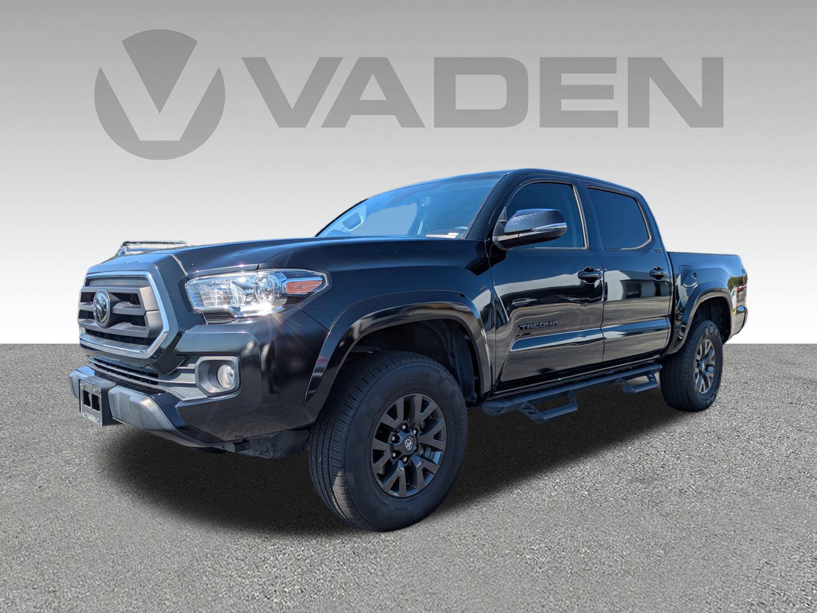 Used 2022 Toyota Tacoma SR5 w/ Technology Package image 2