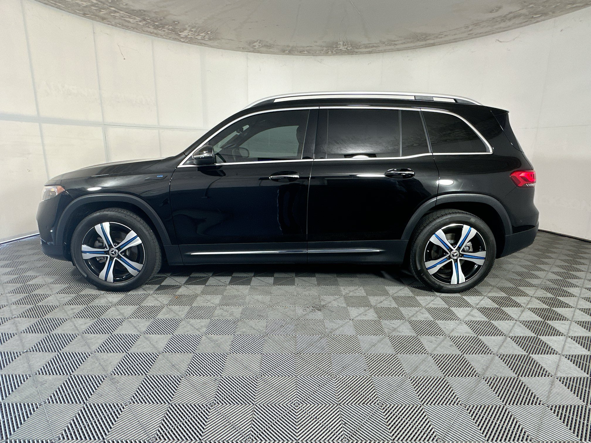 Used 2022 Mercedes-Benz EQB 350 4MATIC image 6