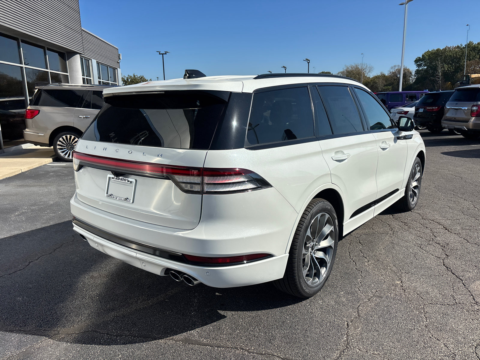 New 2027 Lincoln Aviator AWD w/ Jet Appearance Package image 7