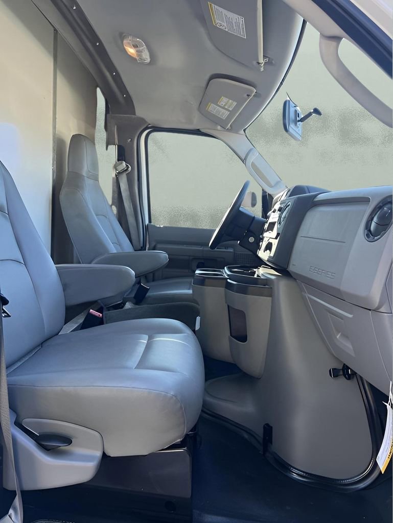 Used 2024 Ford E-450 and Econoline 450 Super Duty w/ Power Windows & Locks Group image 30
