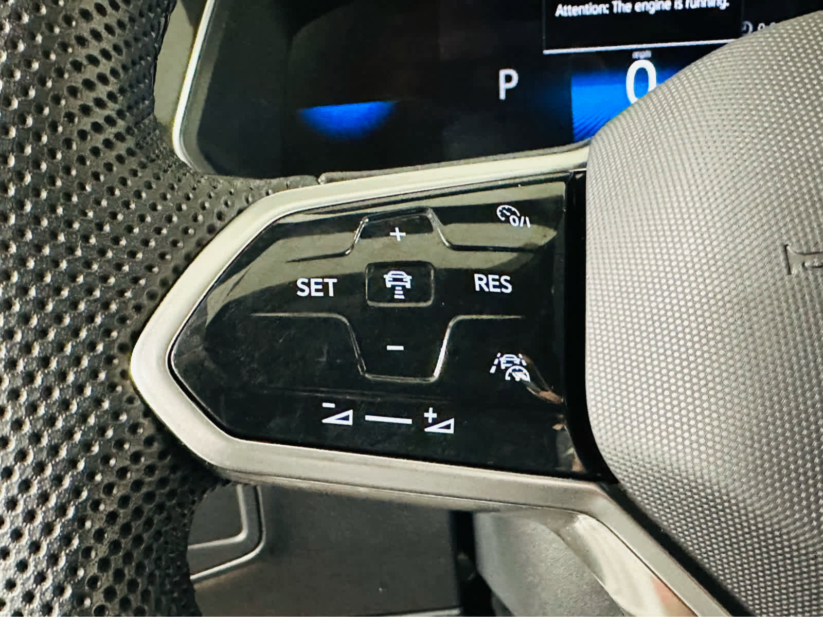 Certified 2024 Volkswagen Tiguan SE R-Line image 15