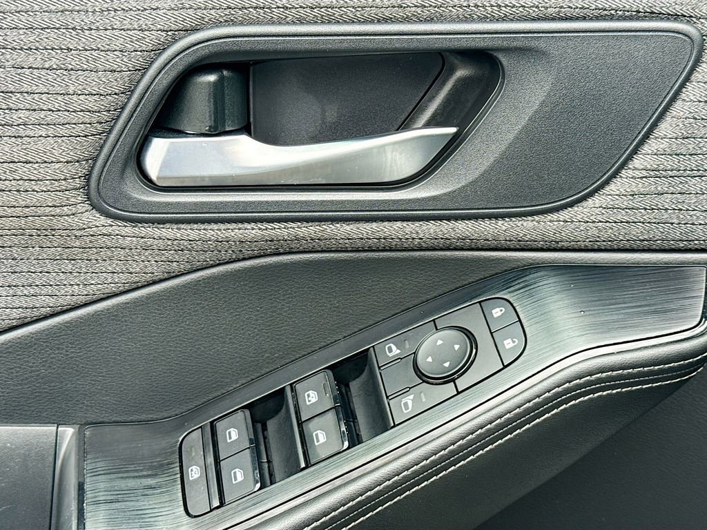 Used 2022 Nissan Rogue SV image 18