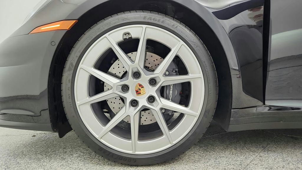 Used 2025 Porsche 911 Carrera RWD image 13