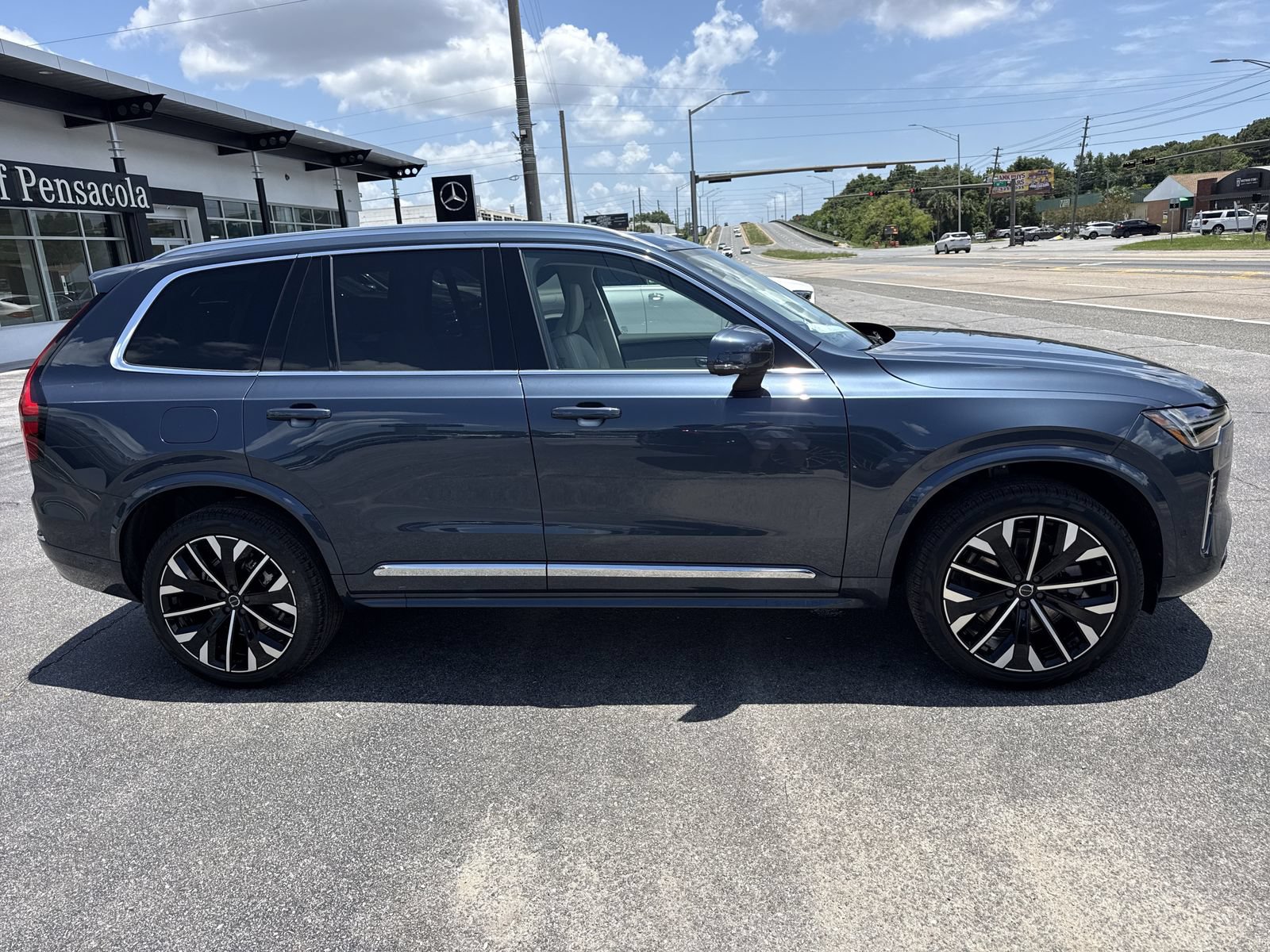 New 2026 Volvo XC90 B5 Ultra w/ Protection Package Premier AWD/4WD image 6