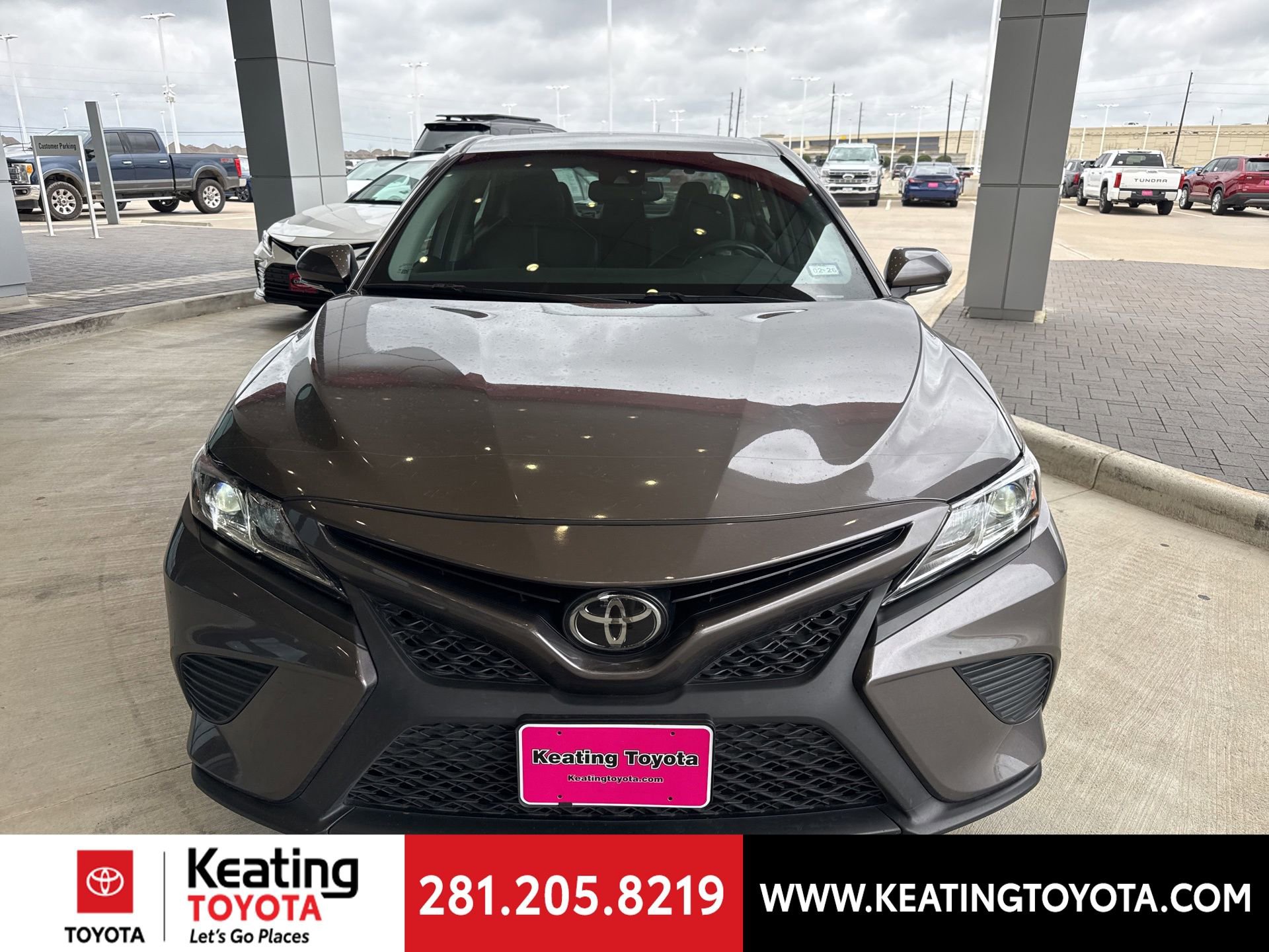 Used 2020 Toyota Camry SE w/ Convenience Package image 2