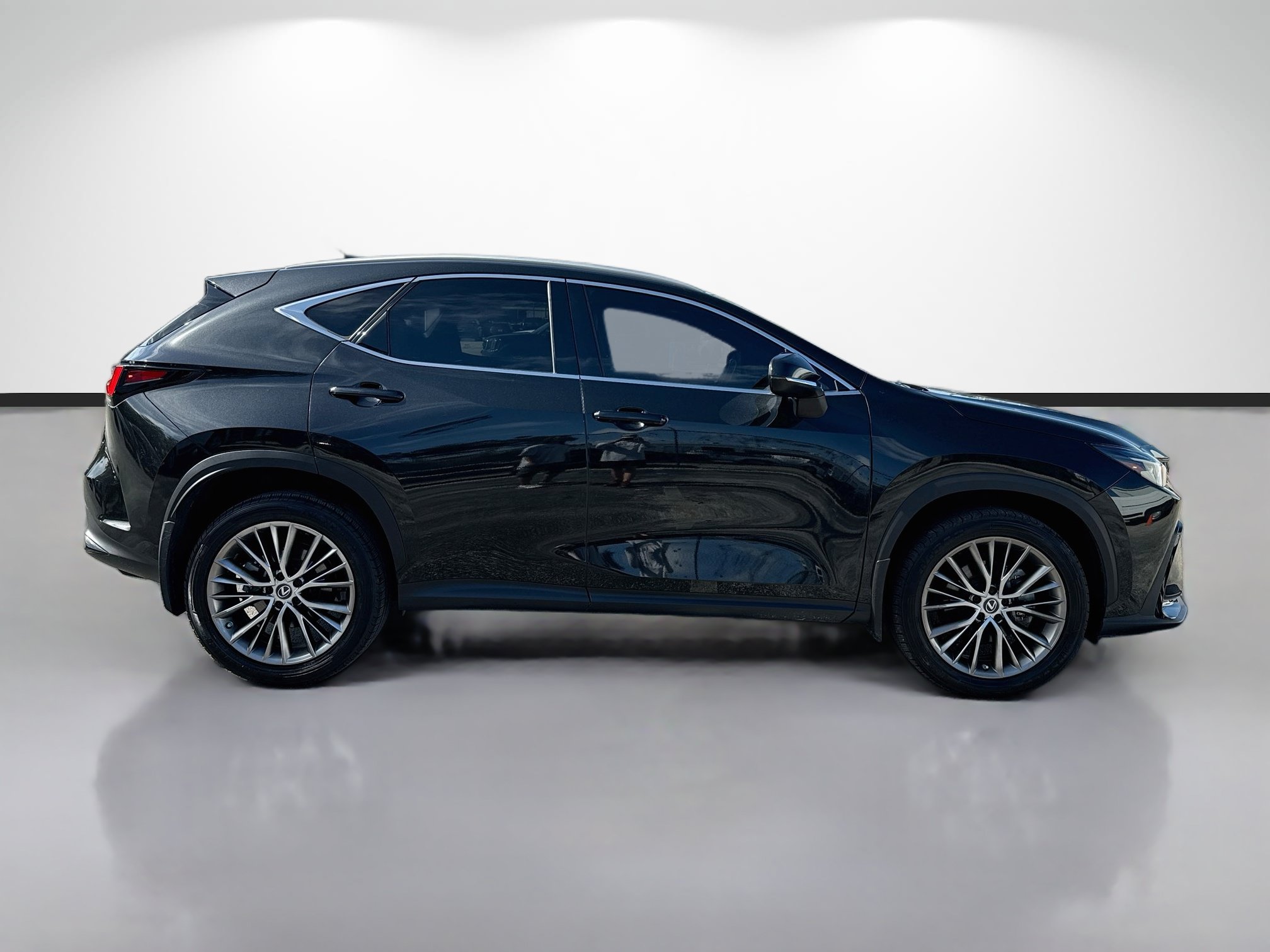 Used 2023 Lexus NX 350h AWD image 2