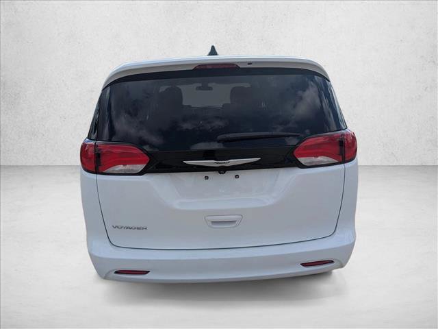Certified 2022 Chrysler Voyager LX image 6