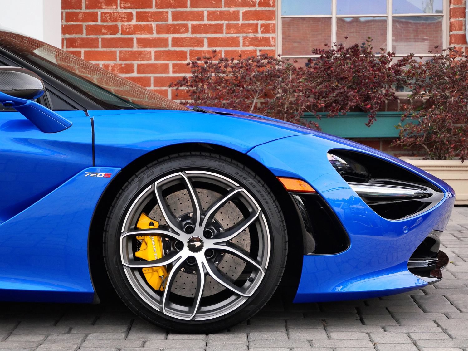 Used 2022 McLaren 720S Luxury RWD image 7