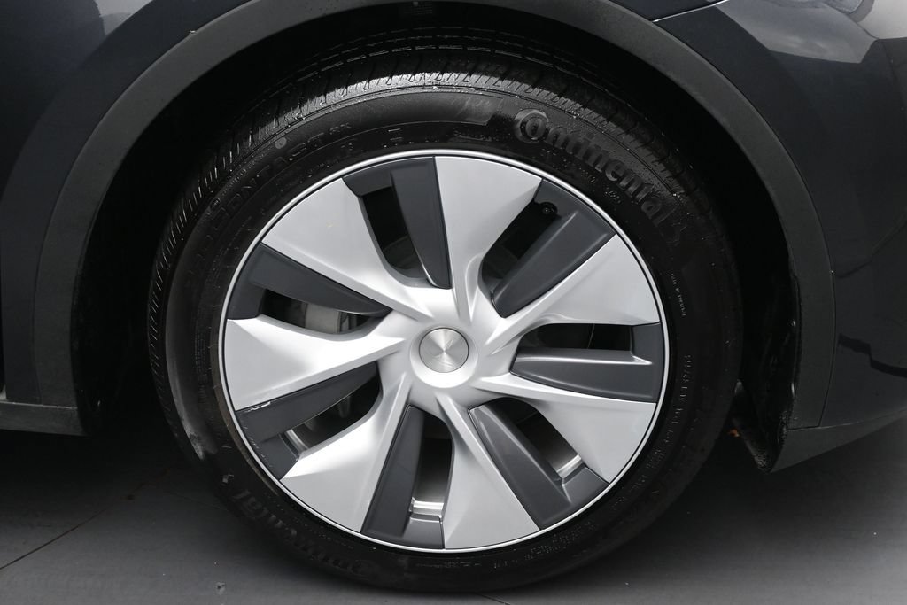 Used 2024 Tesla Model Y Long Range AWD/4WD image 29