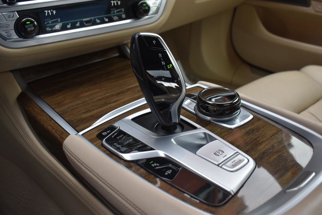 Used 2019 BMW 750i w/ Executive Package image 38