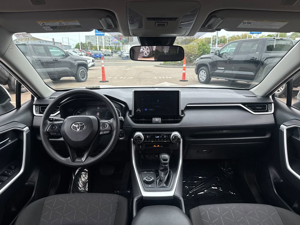Used 2025 Toyota RAV4 XLE AWD/4WD image 11