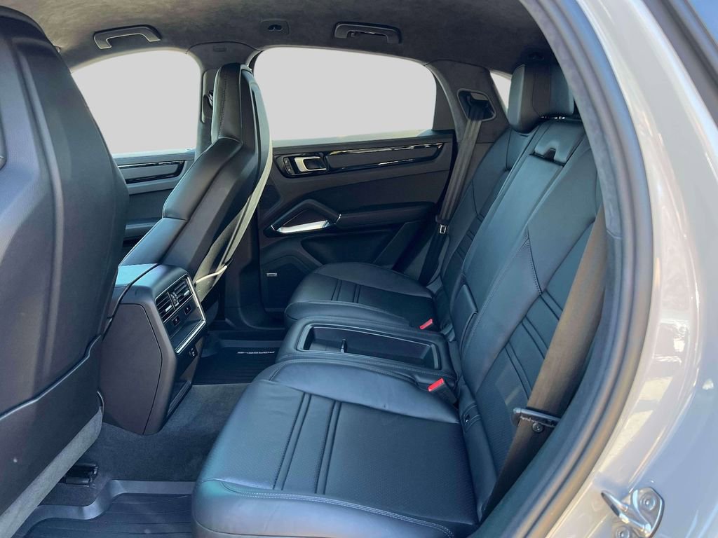 Used 2022 Porsche Cayenne Turbo GT image 9