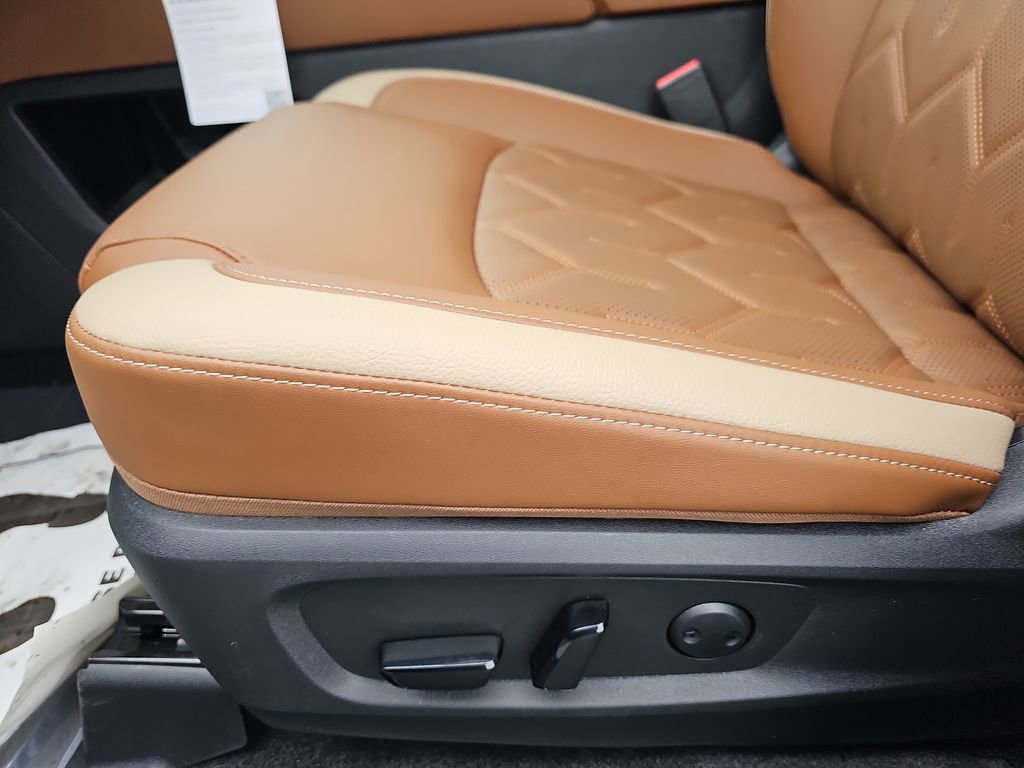 New 2026 Nissan Pathfinder Platinum image 32