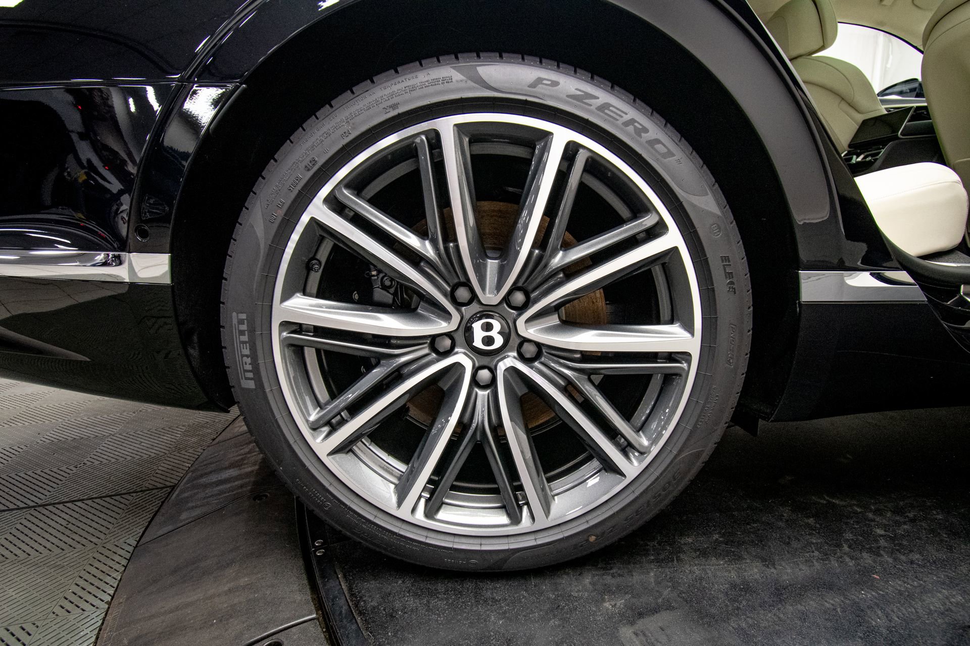 New 2026 Bentley Flying Spur Plug-In Hybrid image 44