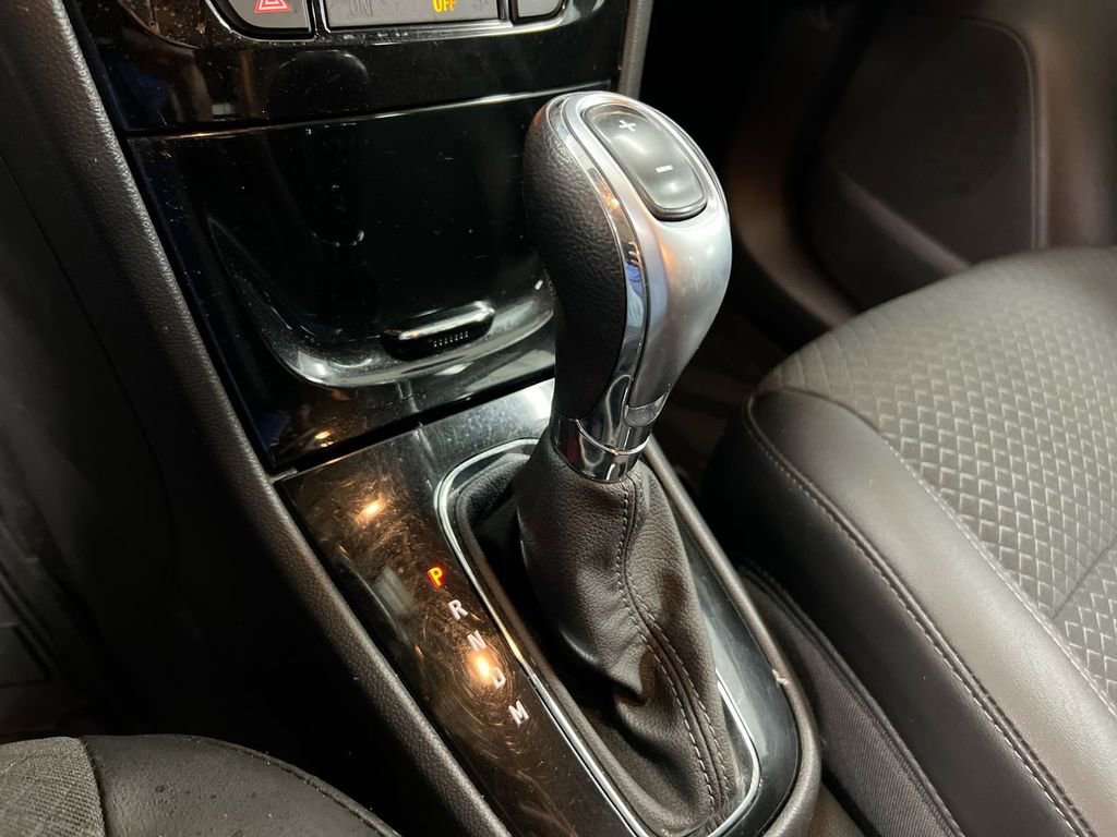Used 2022 Buick Encore Preferred w/ Safety Package AWD/4WD image 17