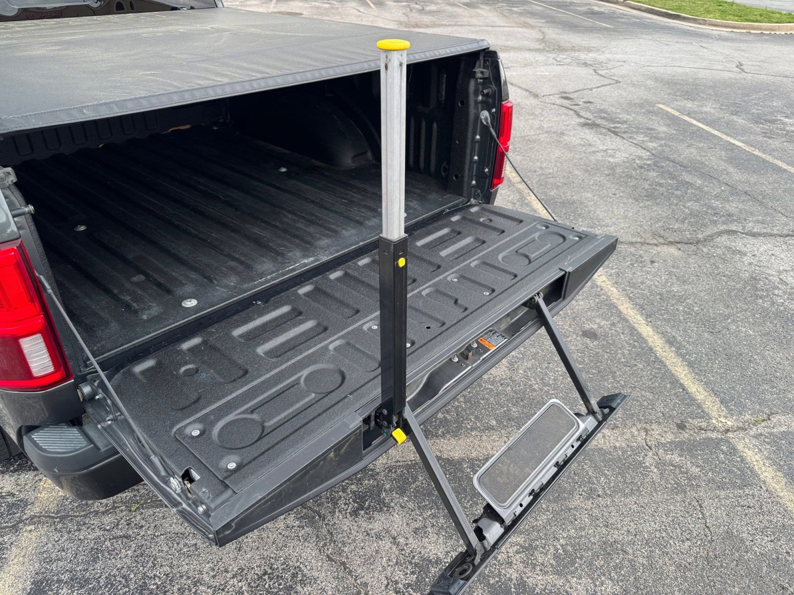 Used 2019 Ford F150 Platinum w/ Equipment Group 701A Luxury image 17